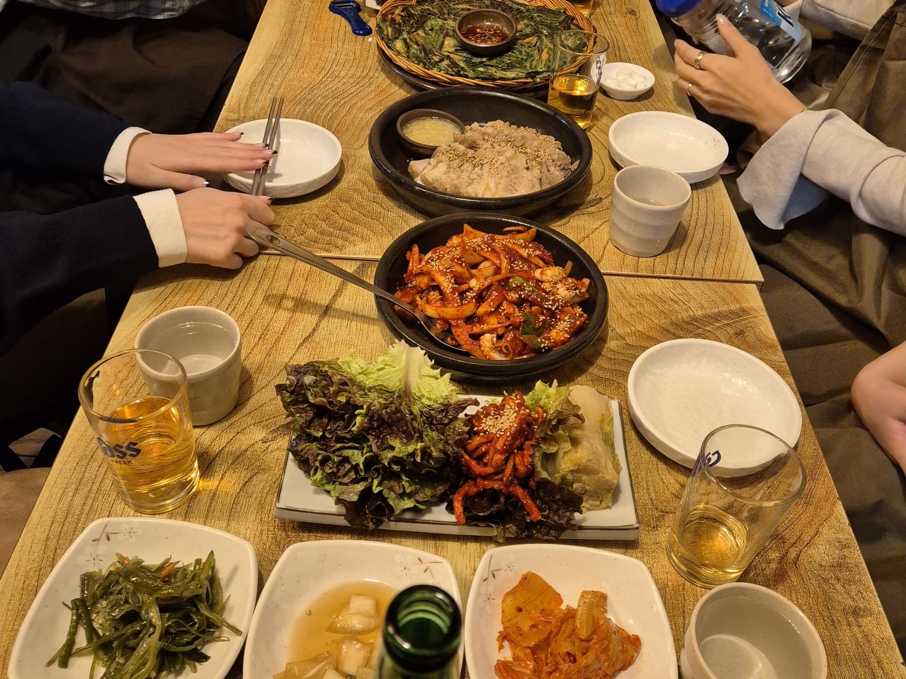 鐘閣聚餐、鐘閣站包肉,在巷子裡擺一套
